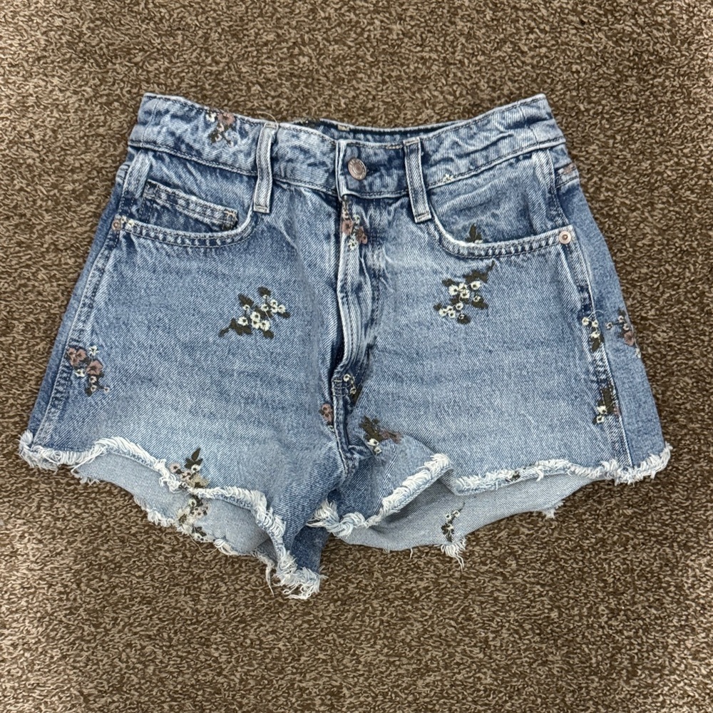 Arizona Jean Company Blue Floral Jean Shorts